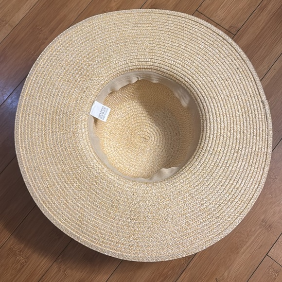 Wide Brim Cream Hat - Picture 3 of 6